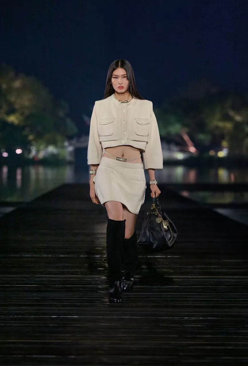 CHANEL 25 Shopping Bag