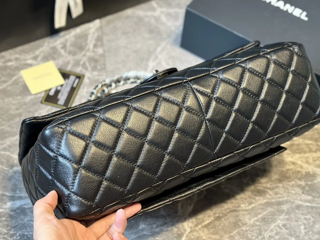 Lambskin Classic Maxi Jumbo Flap Bag