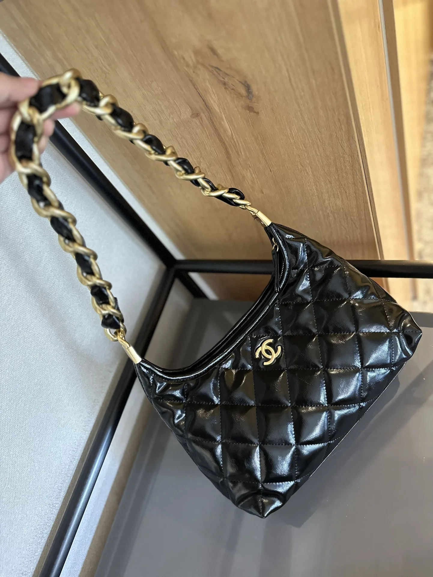 24a hobo bag 23cm white calfskin gold hardware