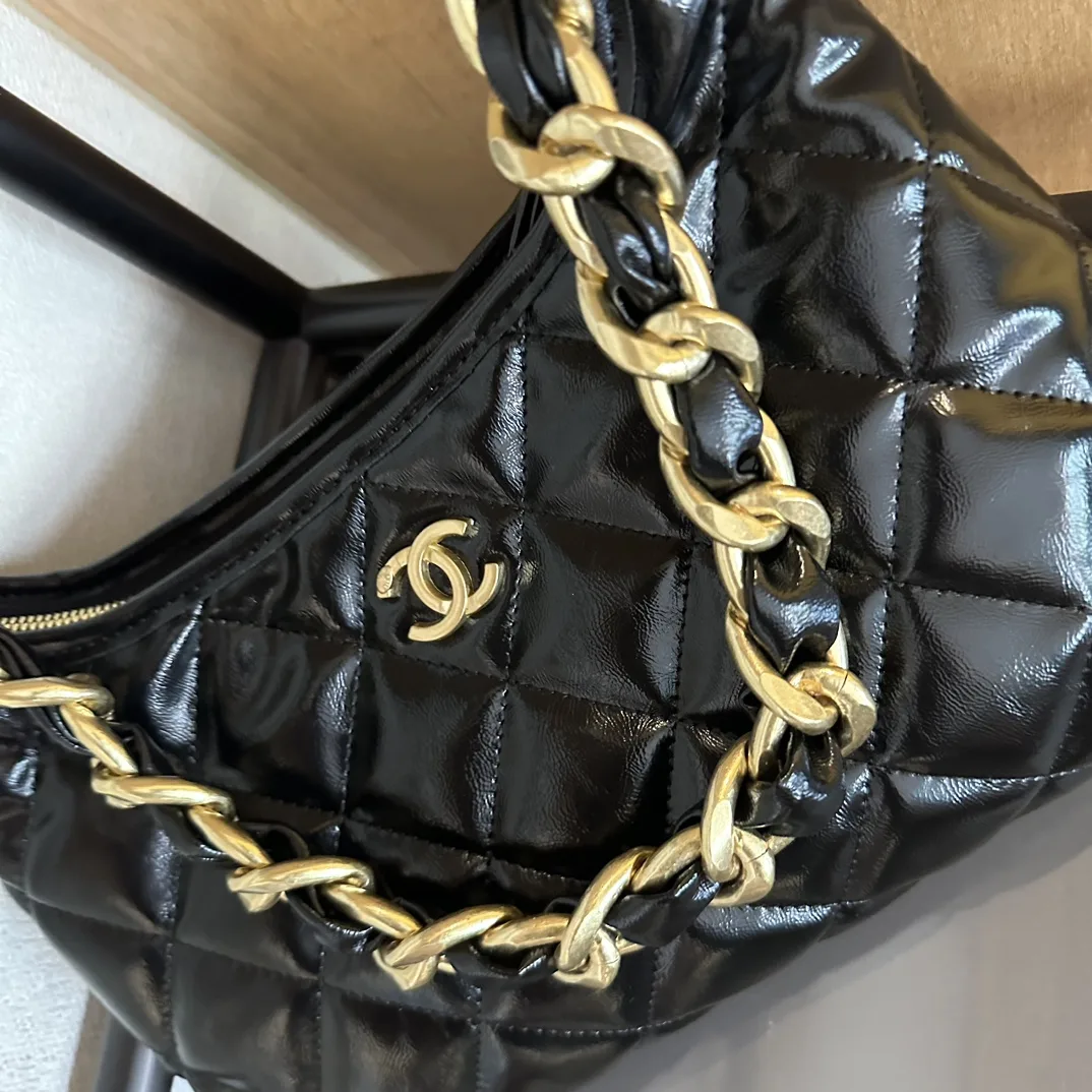 24a hobo bag 23cm white calfskin gold hardware
