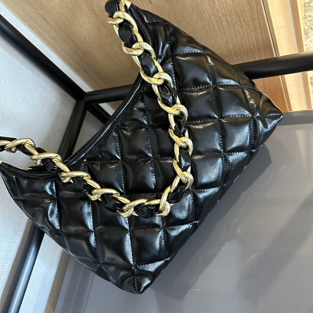 24a hobo bag 23cm white calfskin gold hardware