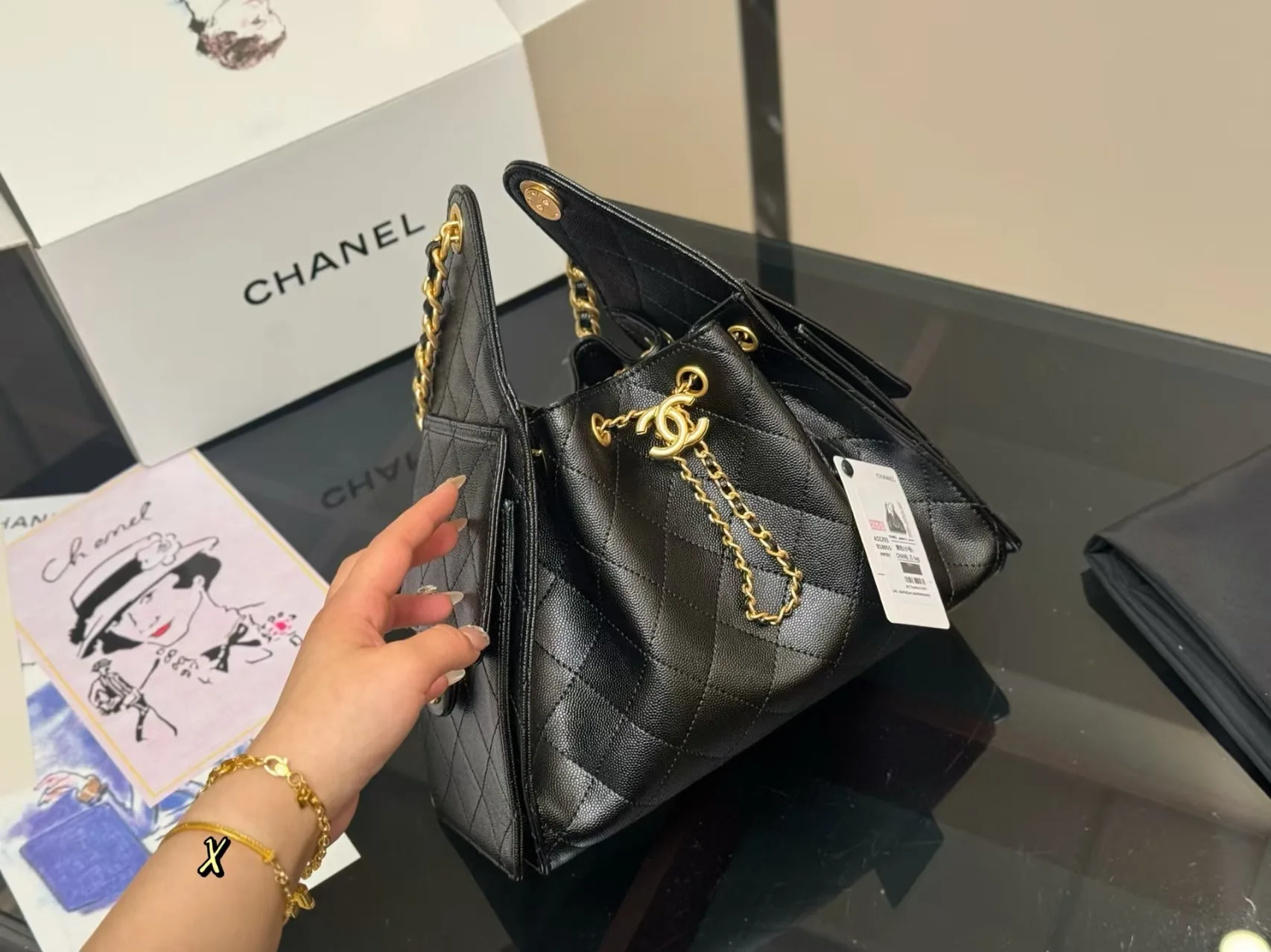 CHANEL 25 Medium Bag (Black)
