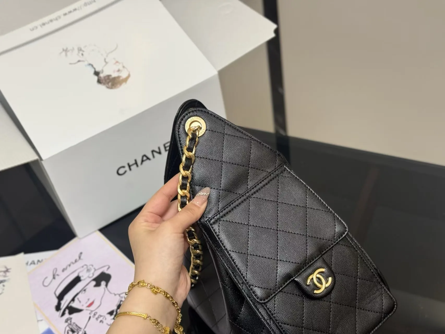 CHANEL 25 Medium Bag (Black)