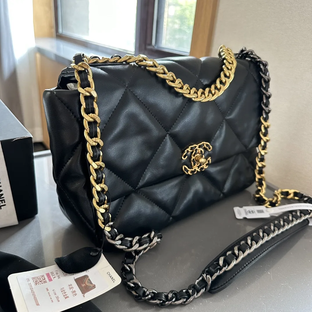 19 HANDBAG