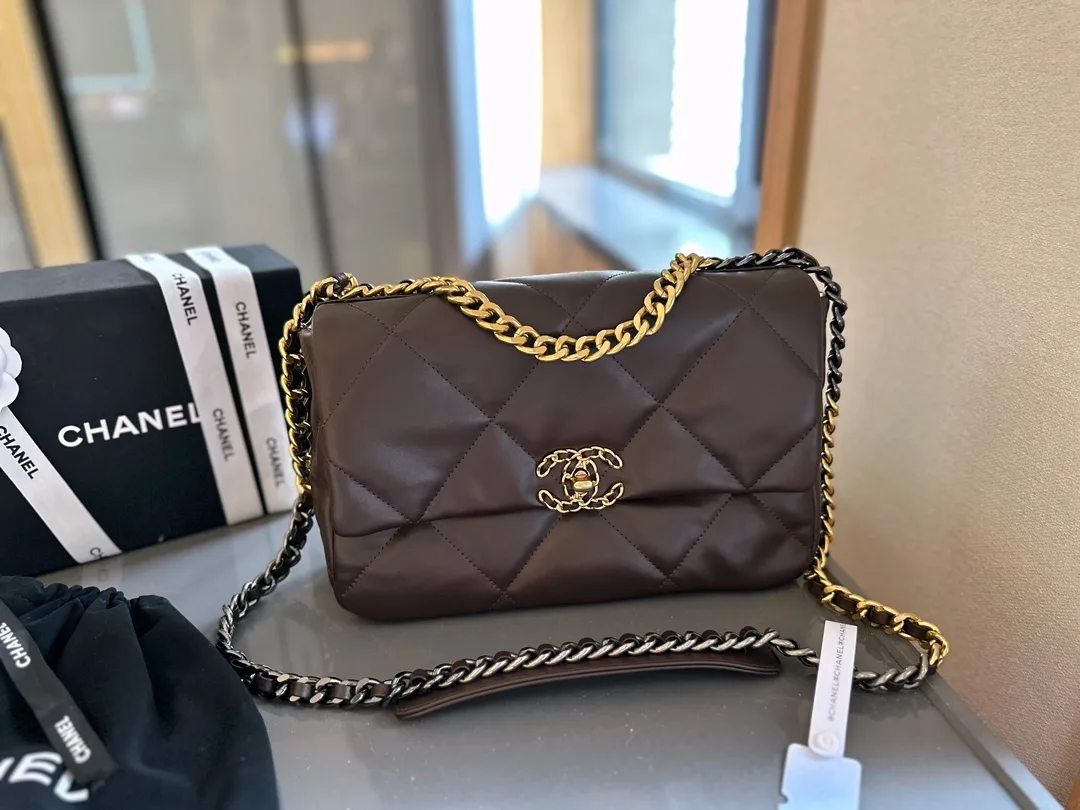 19 HANDBAG
