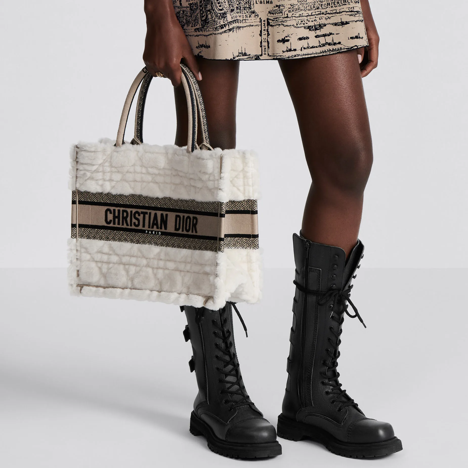 MEDIUM BOOK TOTE