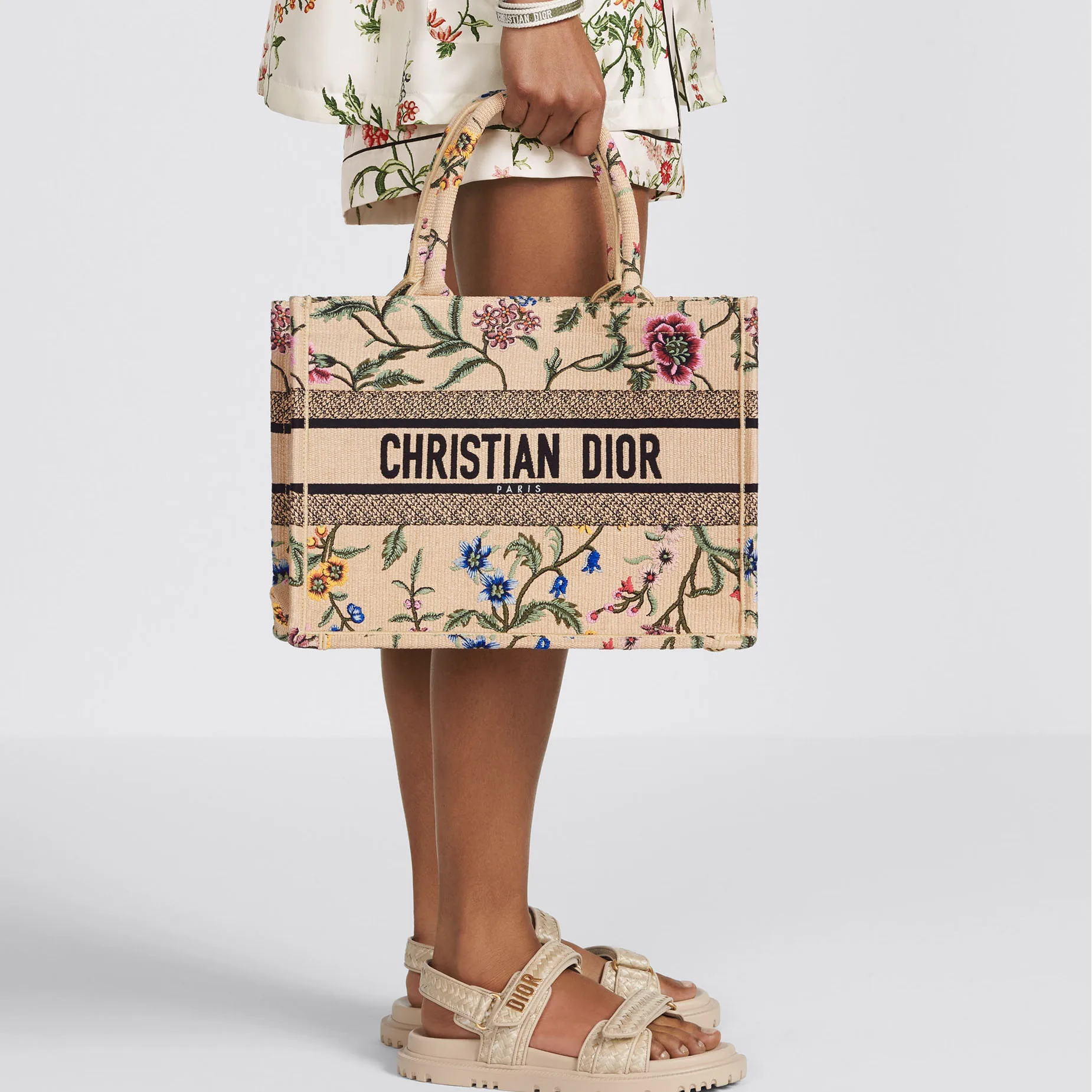 MEDIUM BOOK TOTE