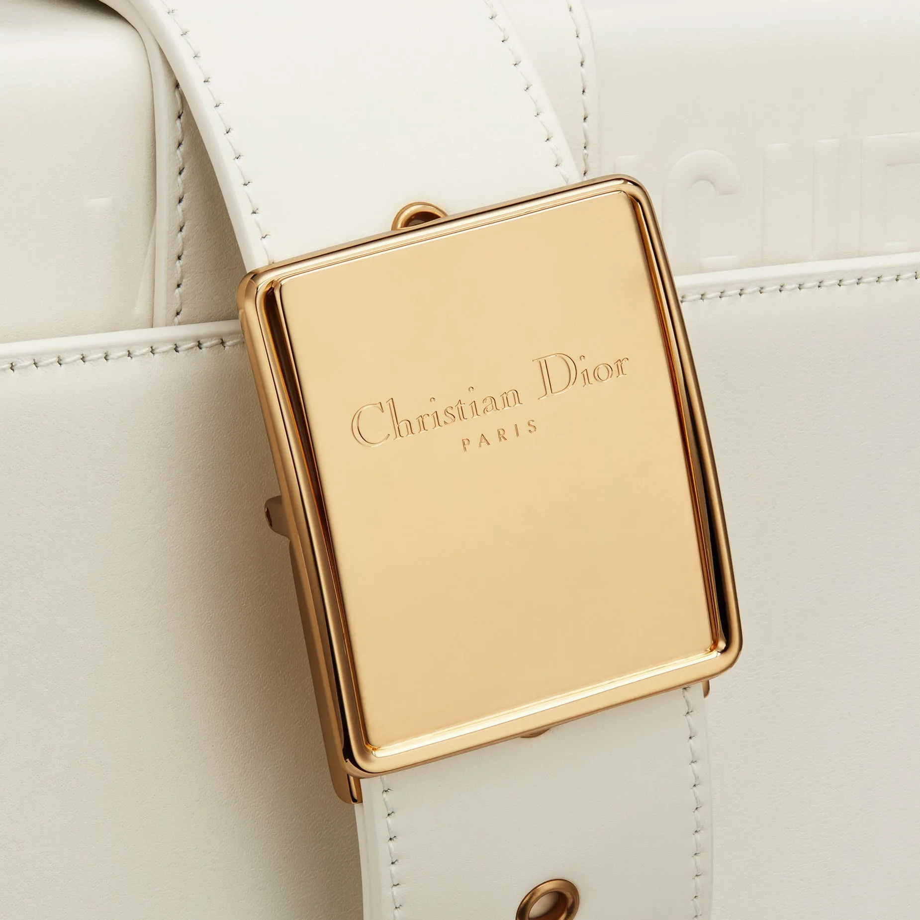 30 MONTAIGNE BOX BAG