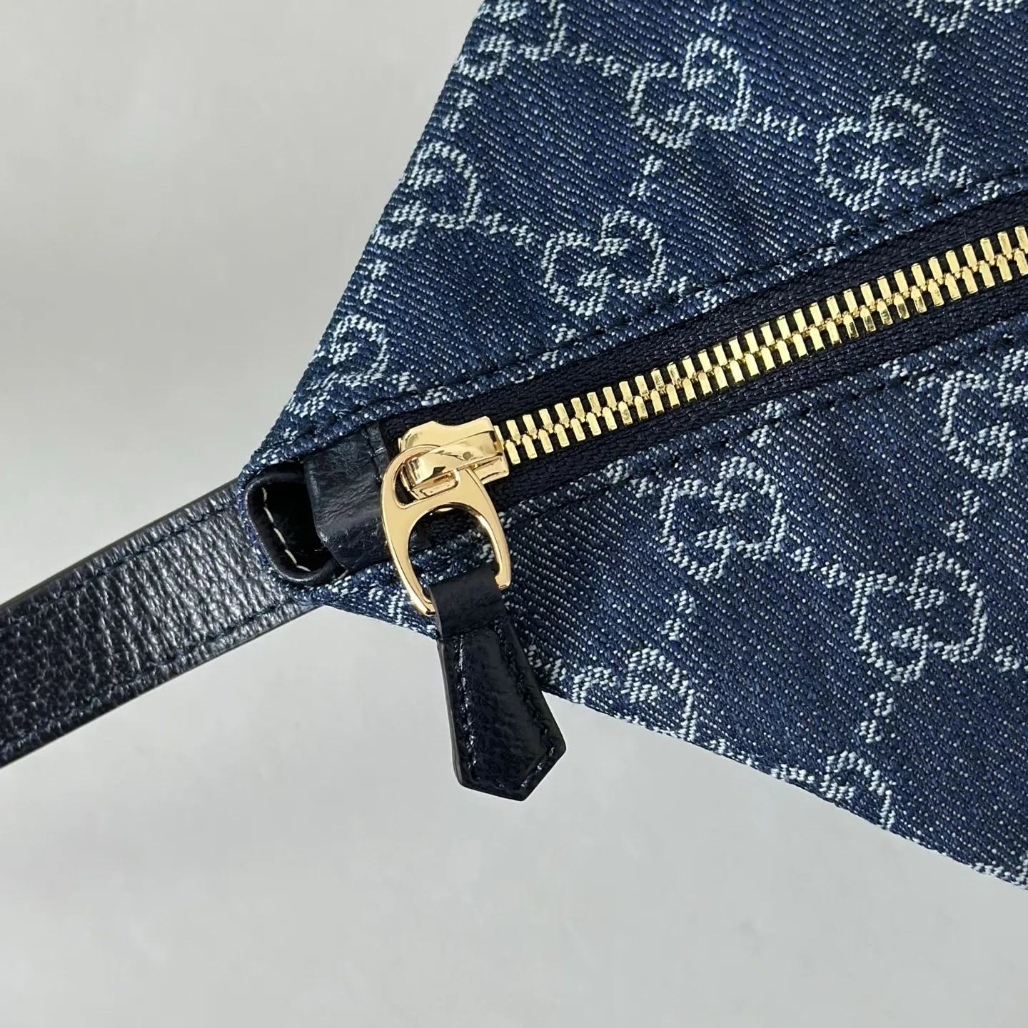 Gucci Vanity Top Handle Blue and white GG denim - Bag