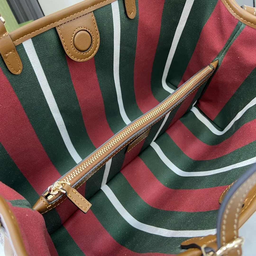 [TOP] Gucci GG Emblem Medium brown tote bag