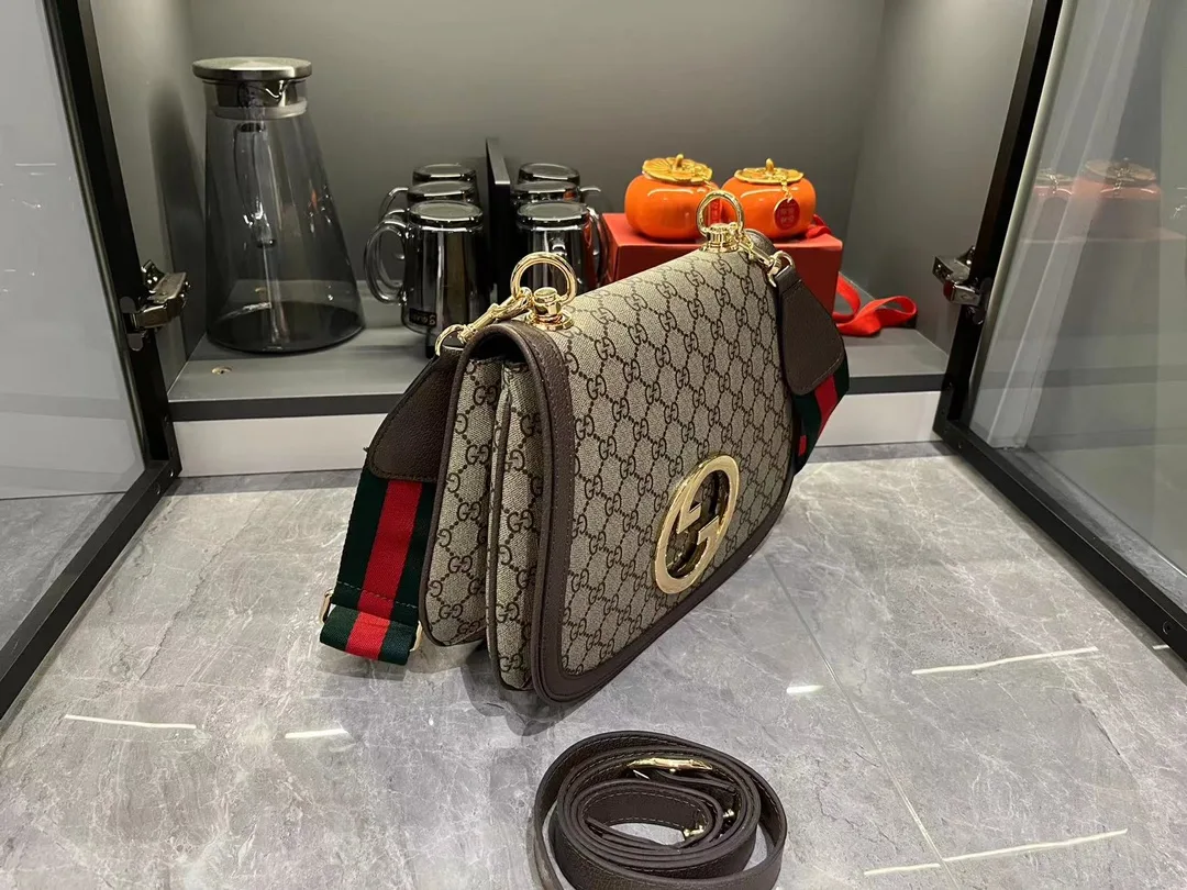 Gucci Blondie Monogram Medium top handle bag