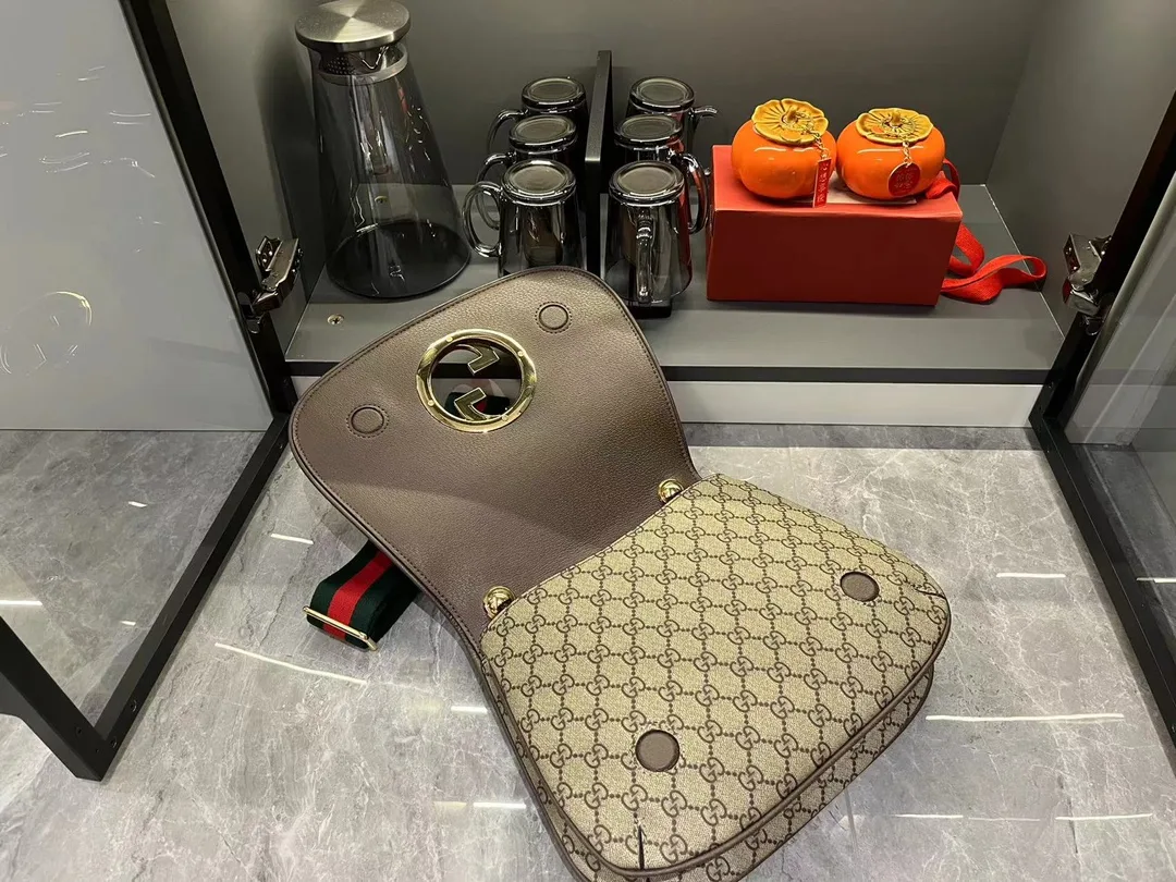 Gucci Blondie Monogram Medium top handle bag