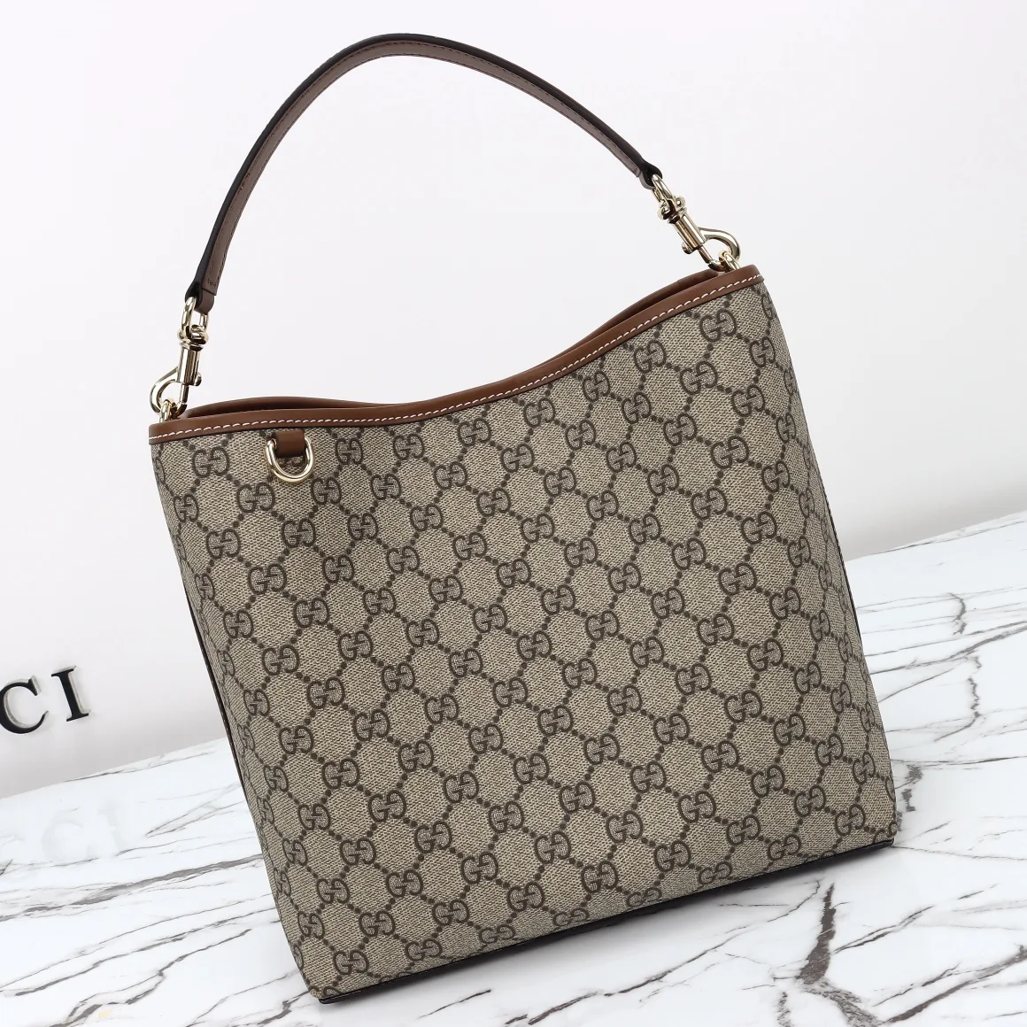 Gucci GG Emblem bucket bag - Medium
