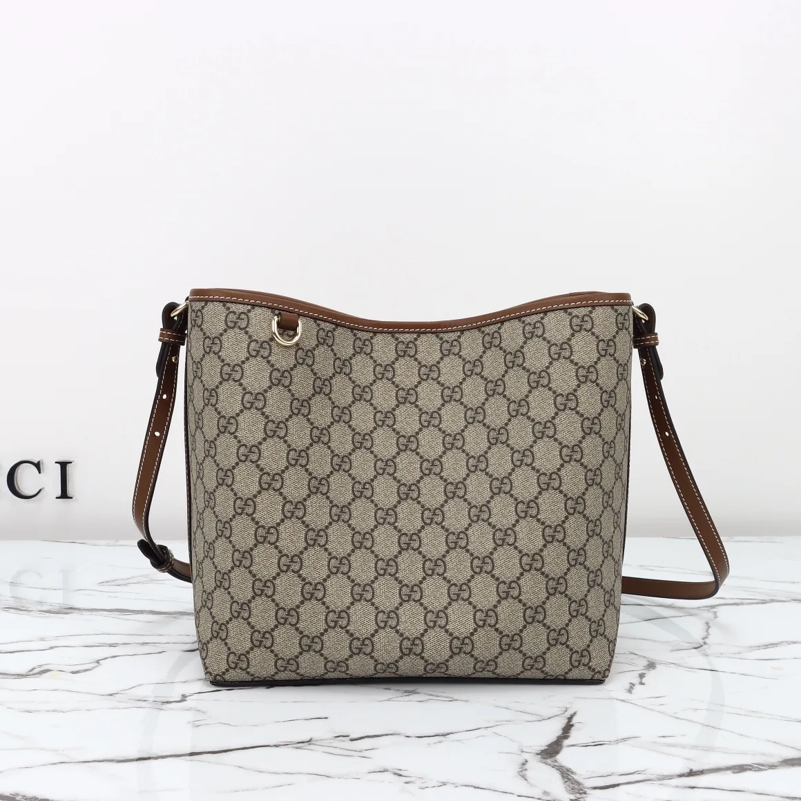 Gucci GG Emblem bucket bag - Medium