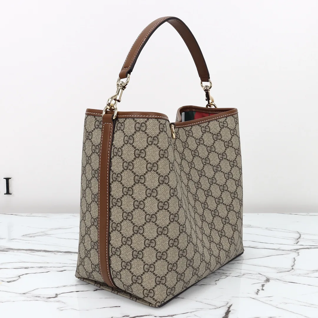 Gucci GG Emblem bucket bag - Medium