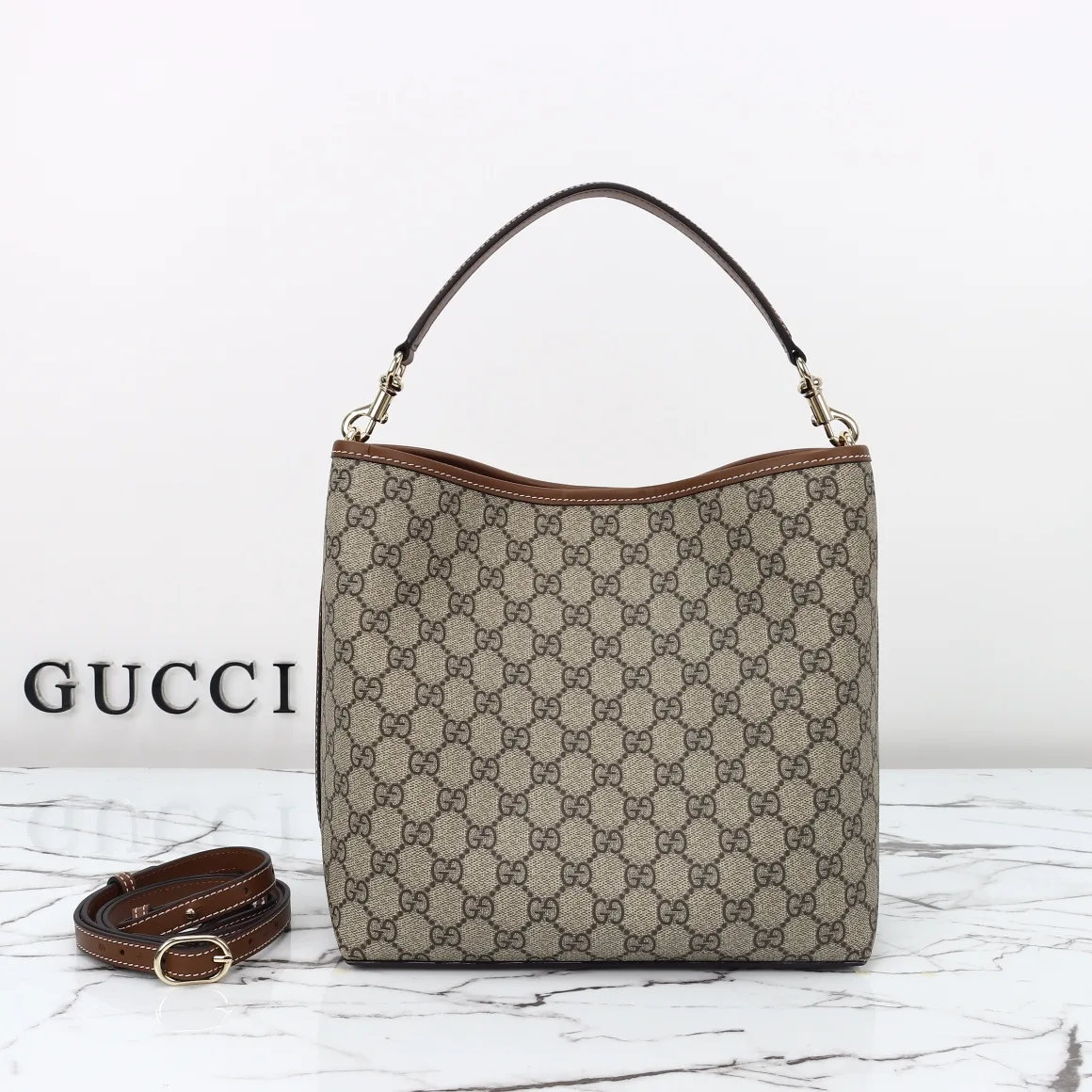 Gucci GG Emblem bucket bag - Medium