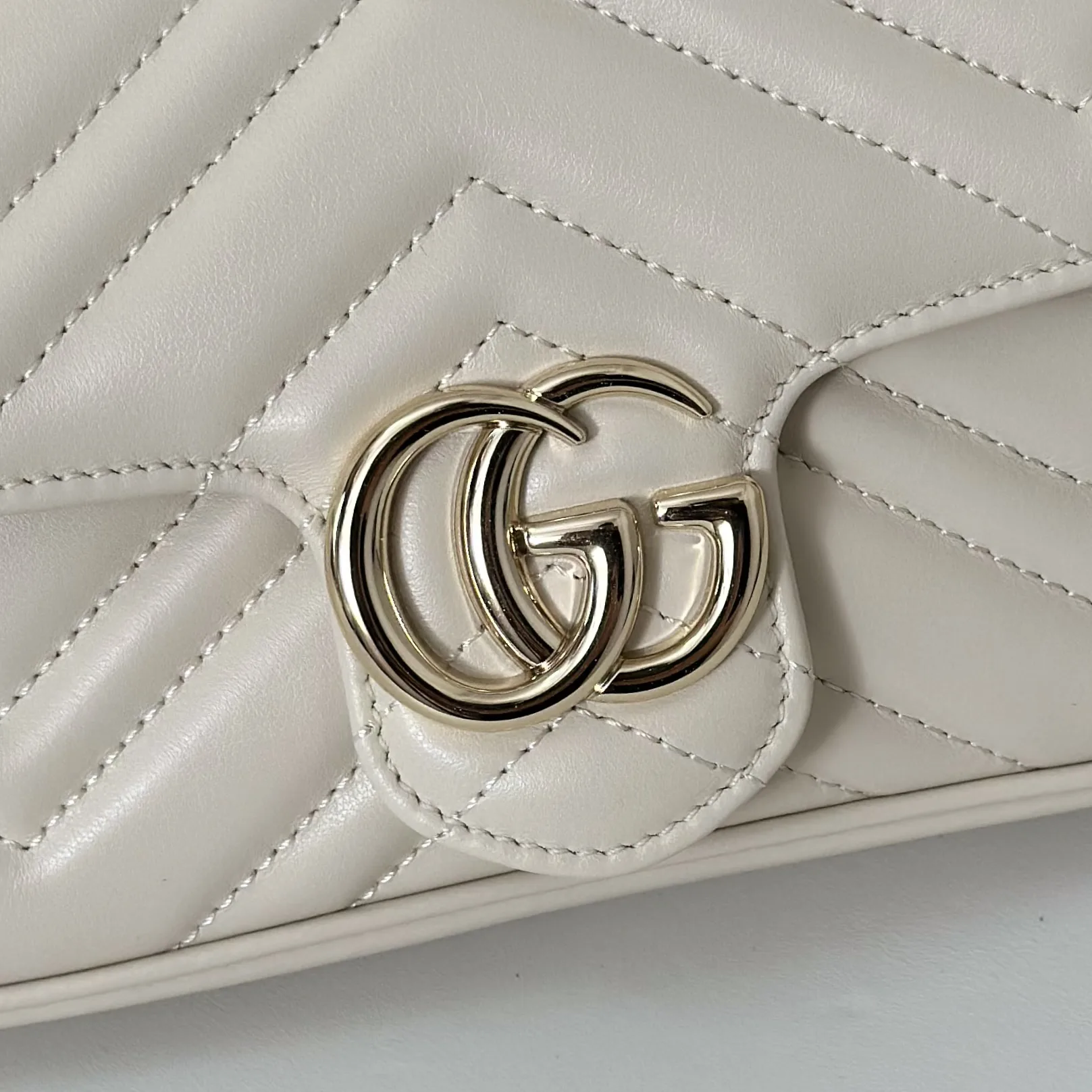 Gucci GG Marmont White Matelassé Chevron Leather Small Shoulder Bag