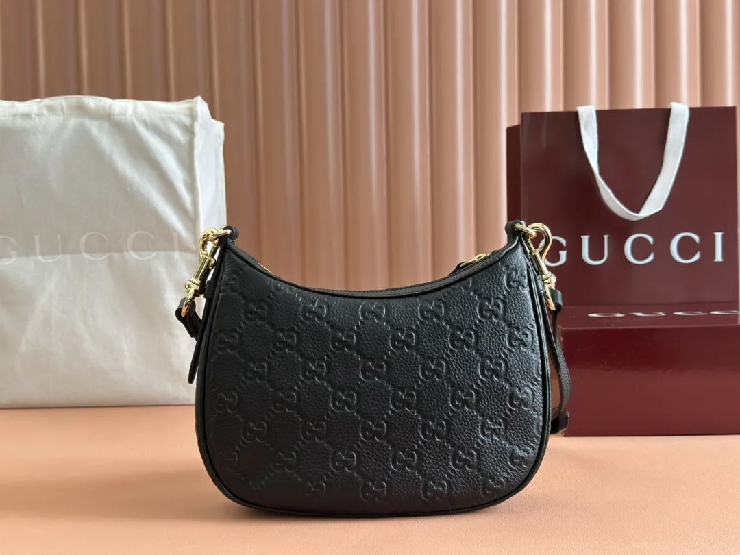 Gucci Emblem Black Grainy Leather Small Bag