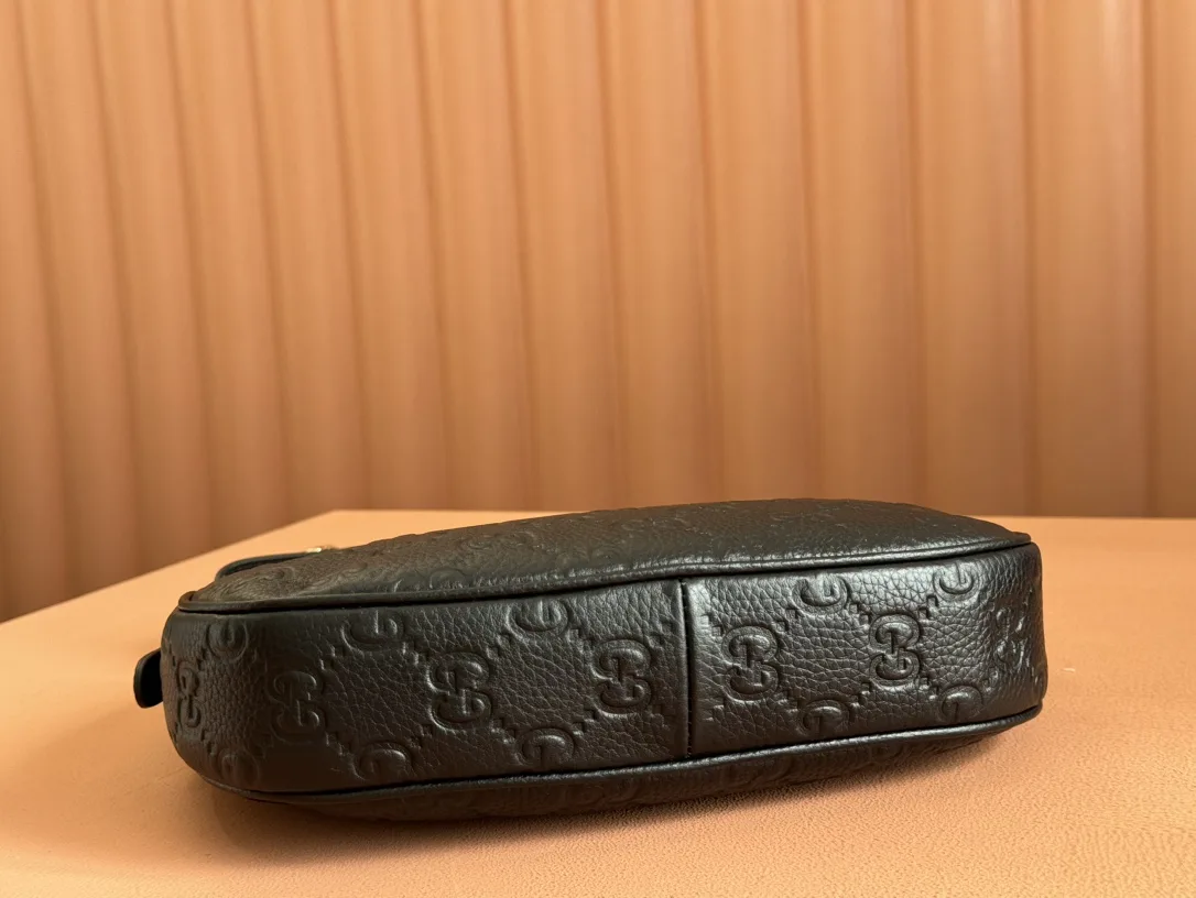 Gucci Emblem Black Grainy Leather Small Bag