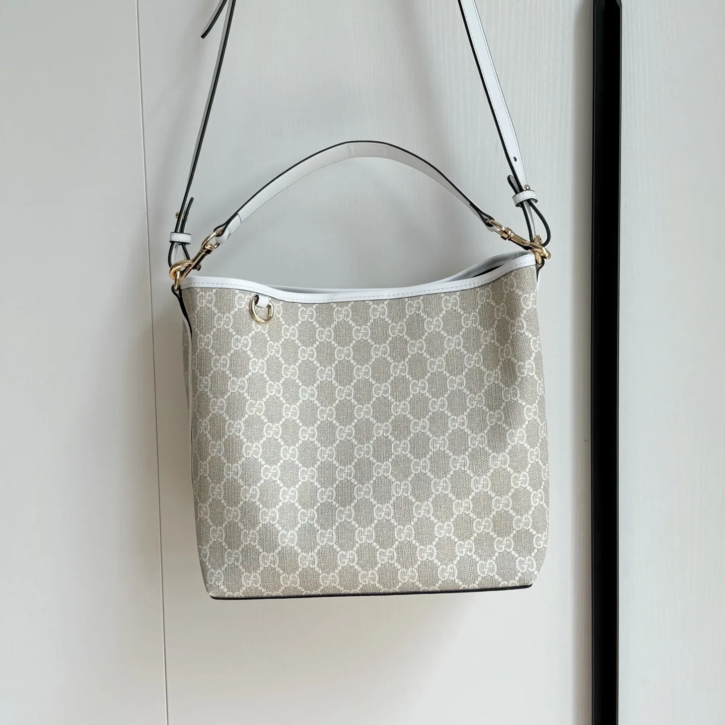 Gucci GG Emblem Bucket Bag - Off white