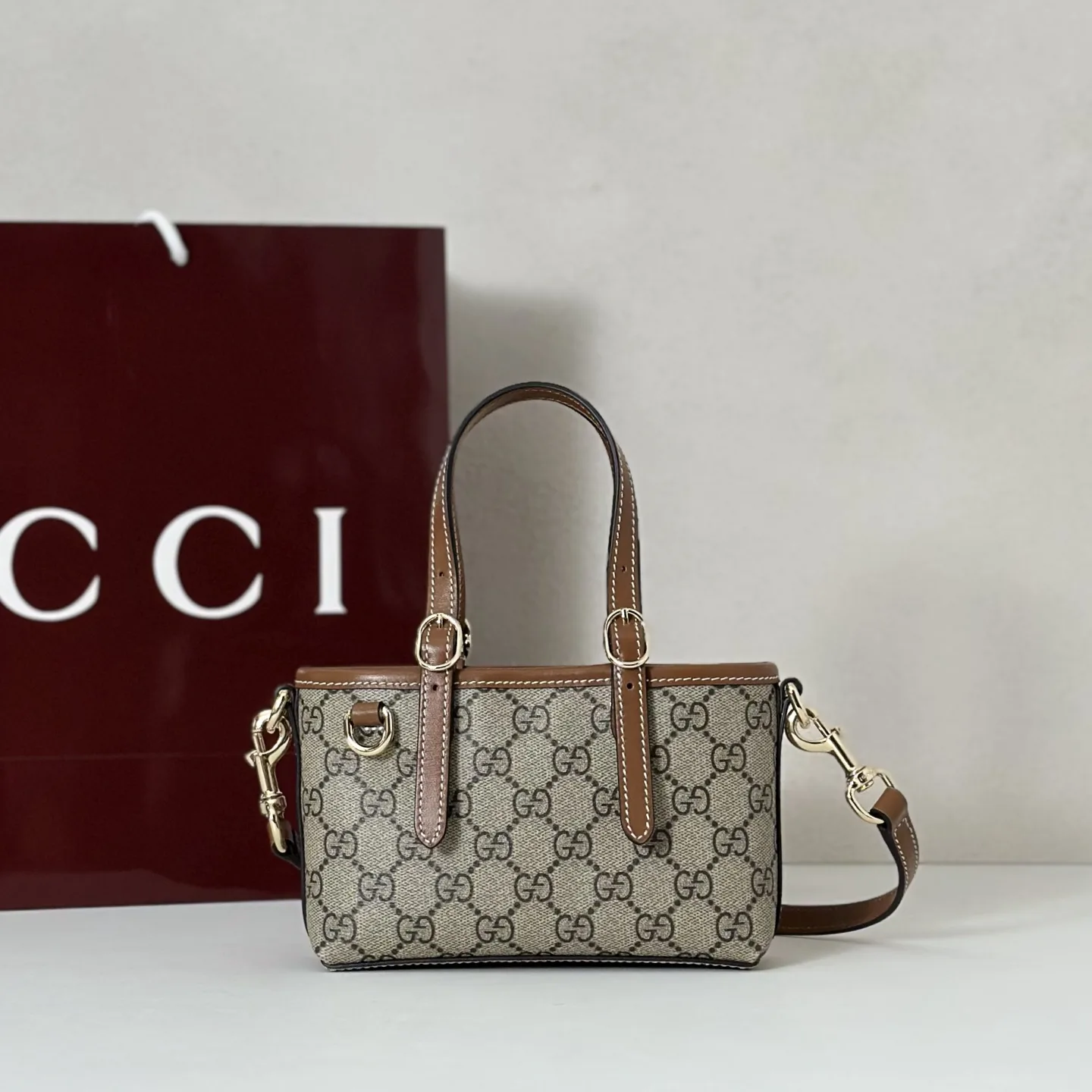 Gucci GG Emblem mini bag - Beige