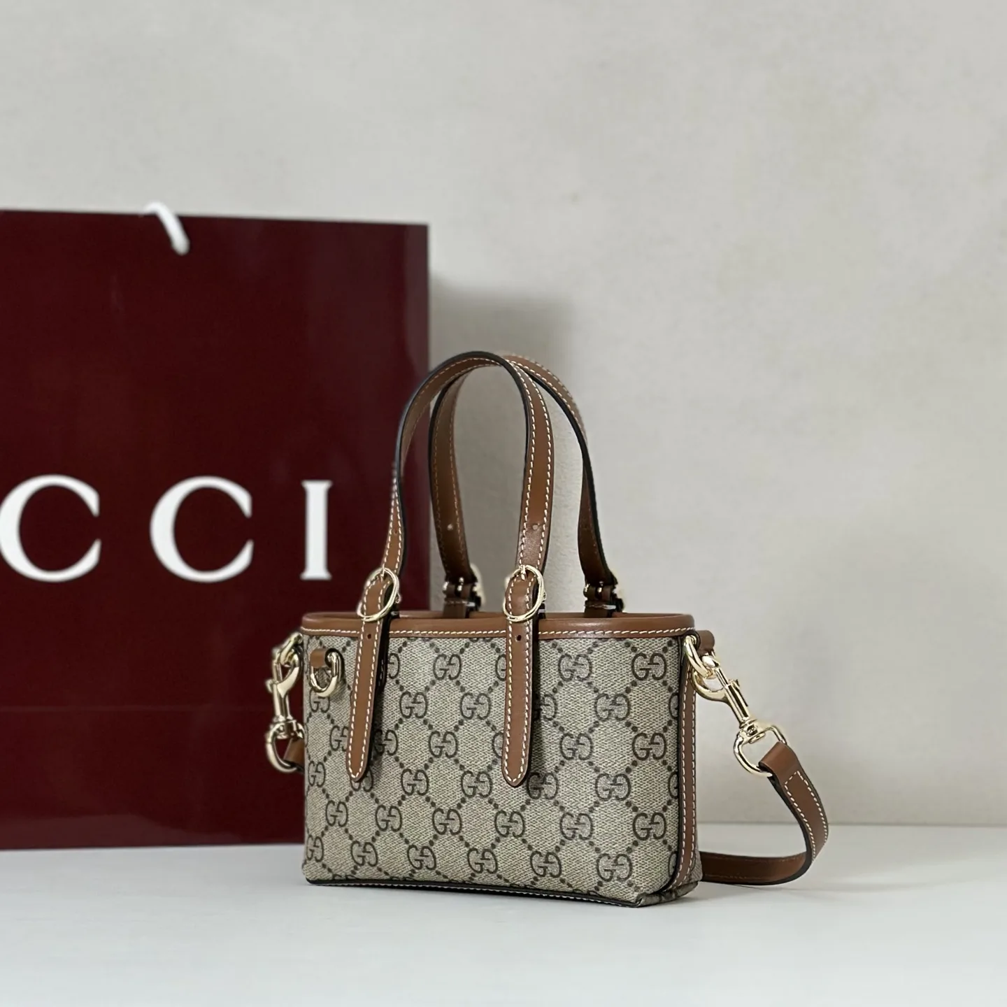 Gucci GG Emblem mini bag - Beige