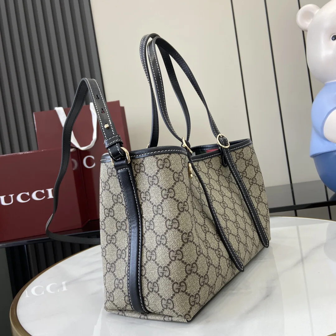 Gucci GG Emblem Medium Black tote bag