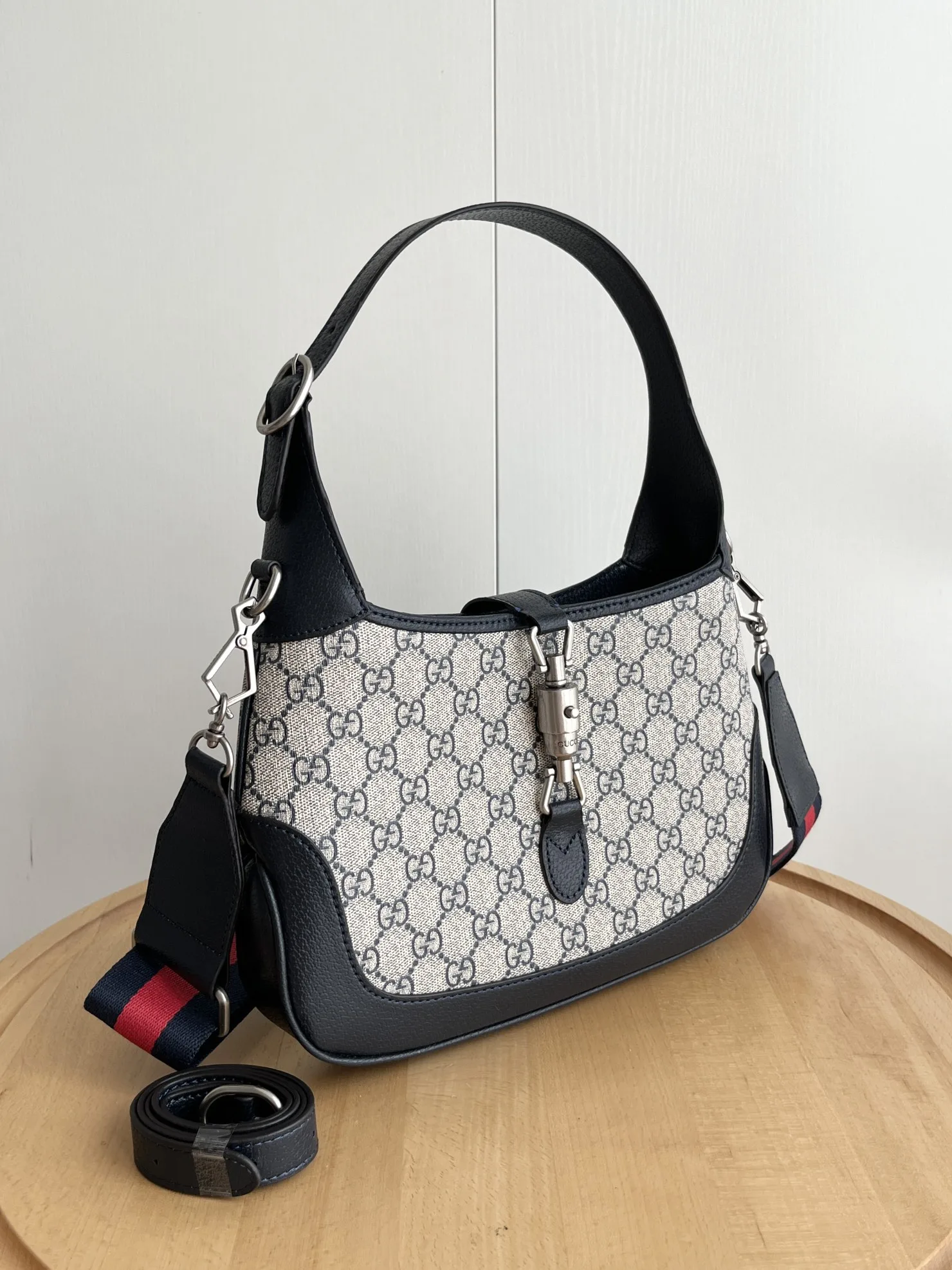 Gucci Jackie 1961 small GG shoulder bag Beige and blue GG canvas - Bag