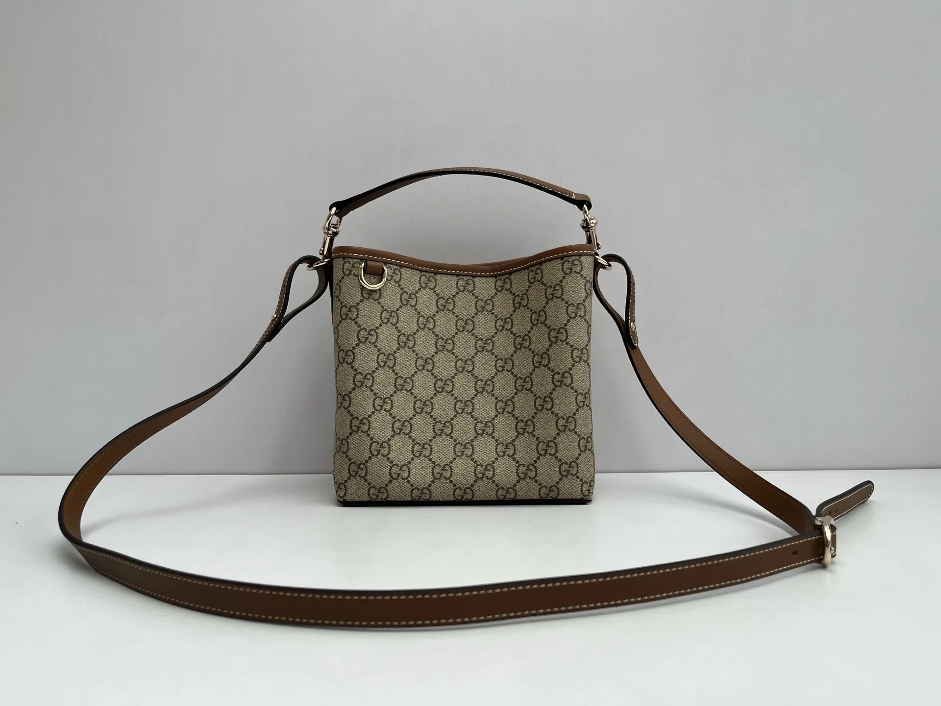 Gucci GG Emblem bucket bag - Small