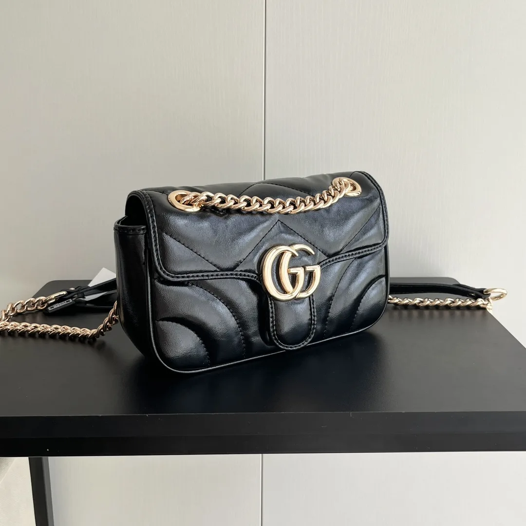 Gucci GG Marmont matelassé leather super small bag