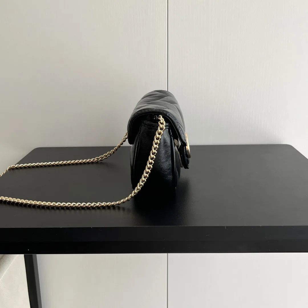 Gucci GG Marmont matelassé leather super mini bag