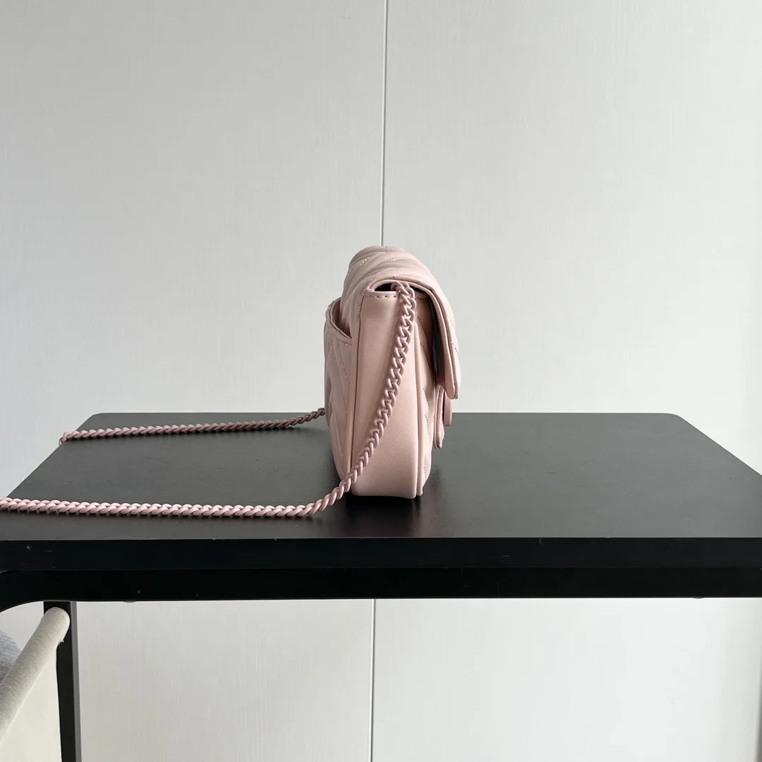 Gucci GG Marmont matelassé leather super mini bag