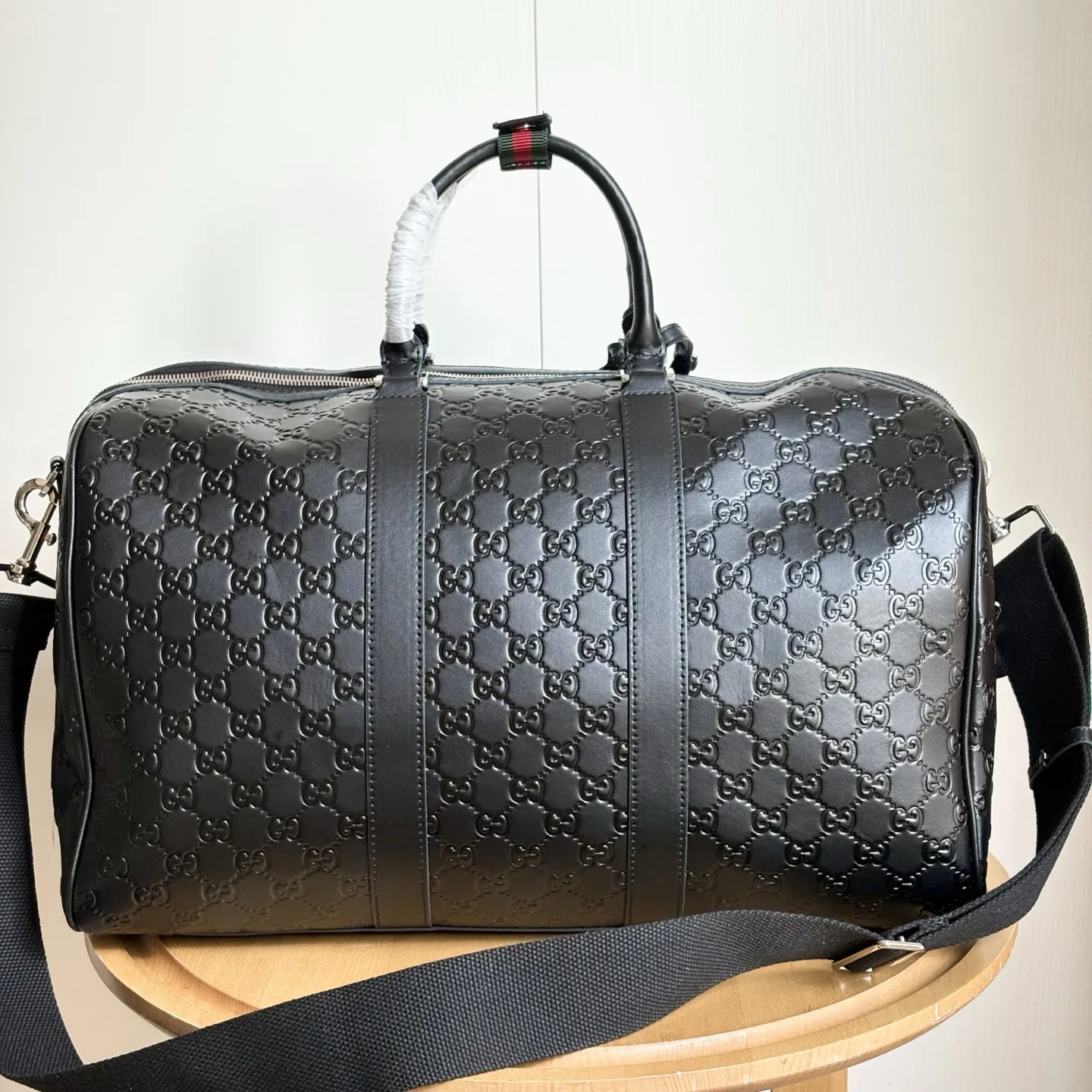 Gucci GG Emblem medium duffle bag - Black