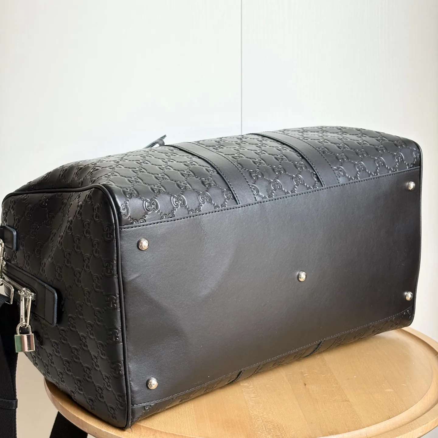 Gucci GG Emblem medium duffle bag - Black