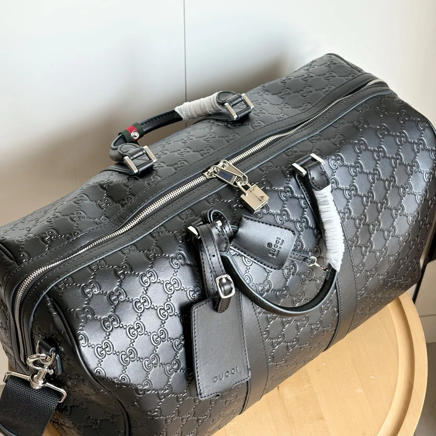 Gucci GG Emblem medium duffle bag - Black