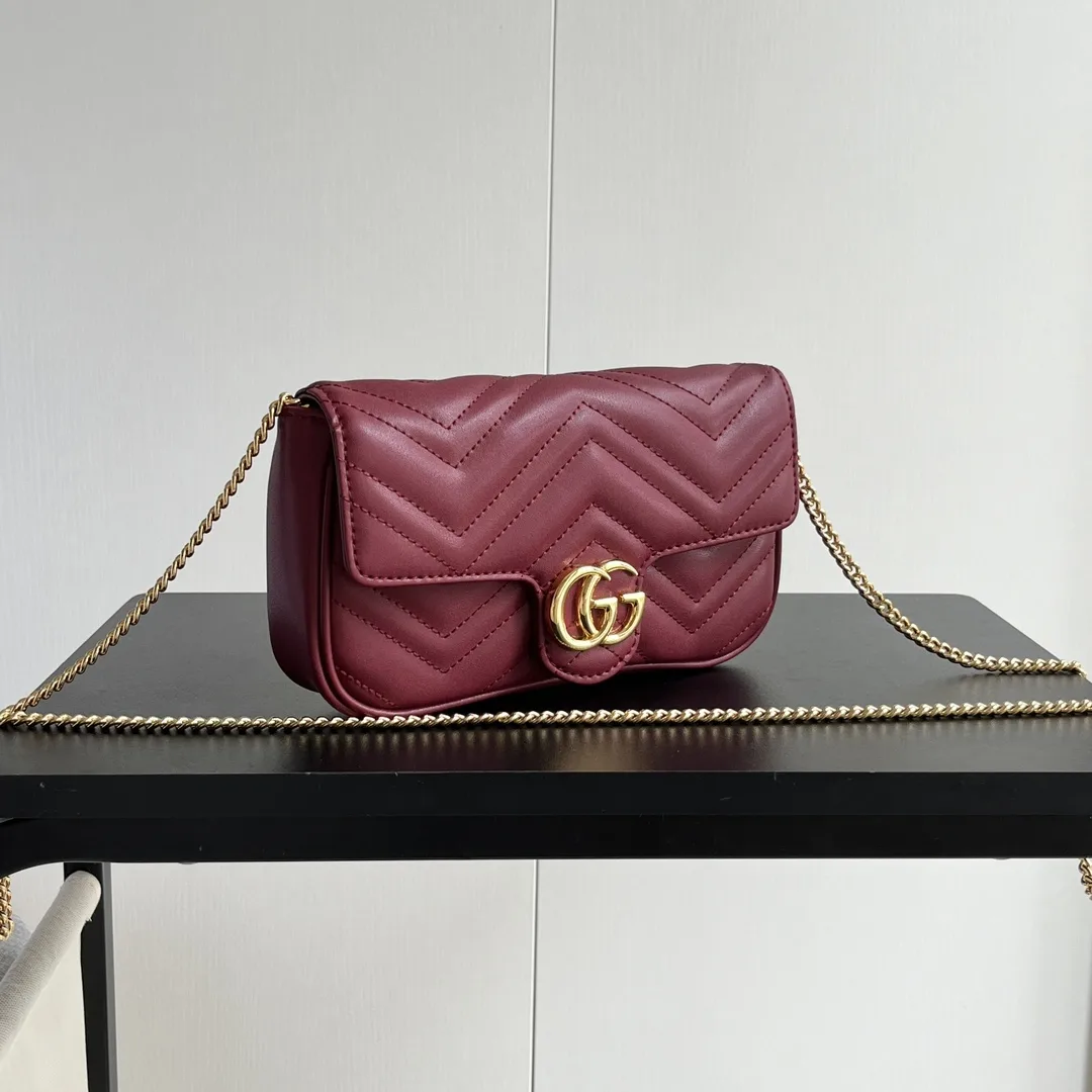 Gucci GG Marmont matelassé leather super mini bag