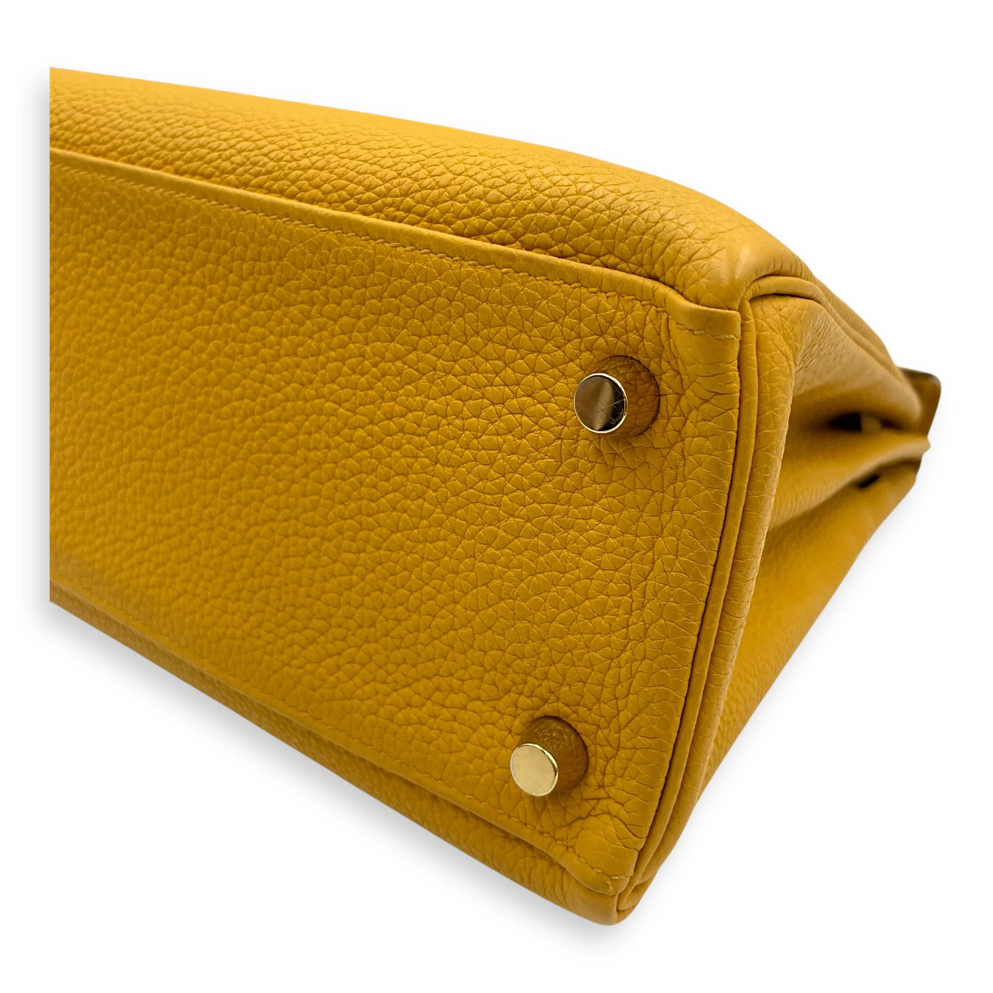 Kelly 25 Jaune Ambre in Togo, Gold hardware