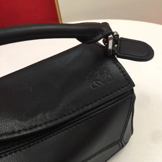Calfskin Size: 18*12.5*8cm Model: 0150