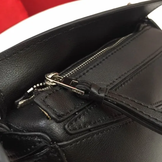 Calfskin Size: 18*12.5*8cm Model: 0150