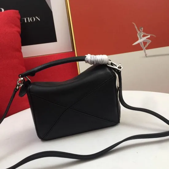 Calfskin Size: 18*12.5*8cm Model: 0150