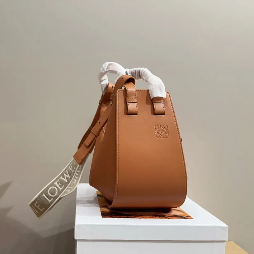 Hammock bag in soft grained calfskin