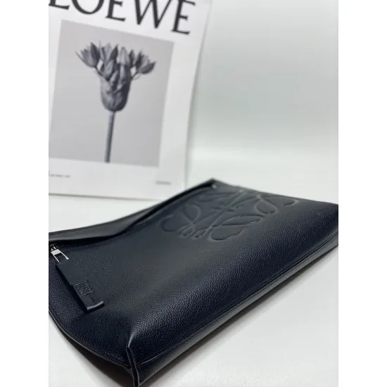 Loewe Size: 29.5x20cm Model: 3040