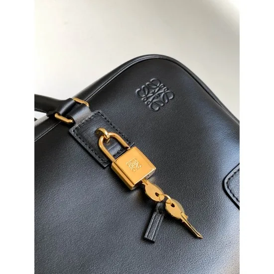 Lowe handbag bag size:28*18*11cm