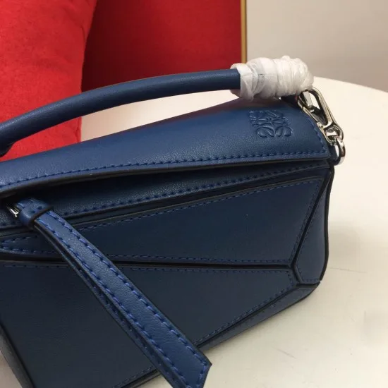 Calfskin Size: 18*12.5*8cm Model: 0150
