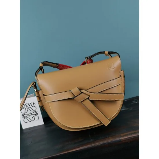 Saddlebag Model: 56t21 Size: 20*19*11.5cm