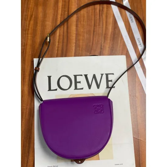 Calfskin bag Size: 19.5 × 8.5 × 16.5 cm