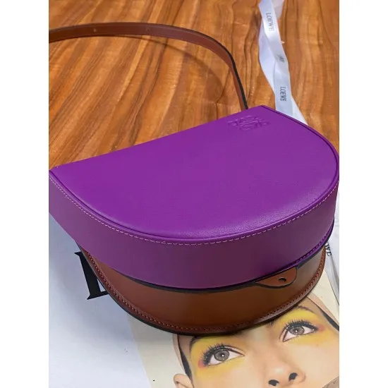 Calfskin bag Size: 19.5 × 8.5 × 16.5 cm