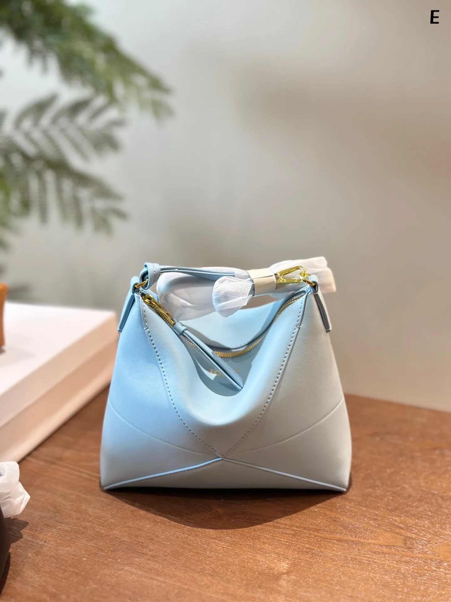 Puzzle Fold pouch in shiny nappa calfskin