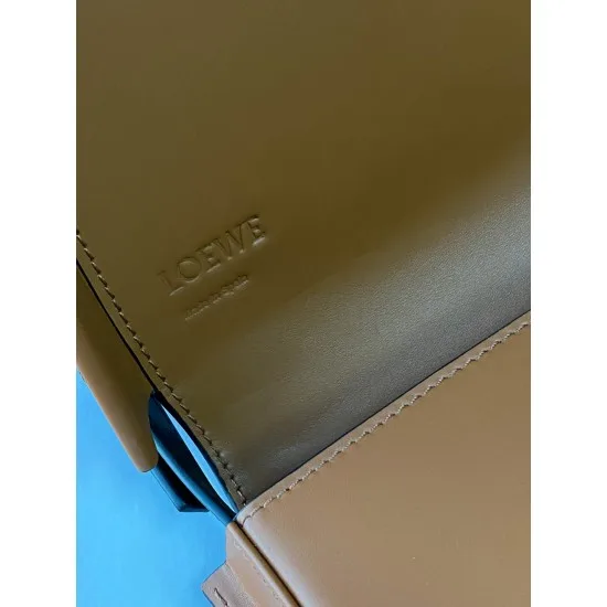 Calfskin Bag Size: 19.5 × 8.5 × 16.5 cm