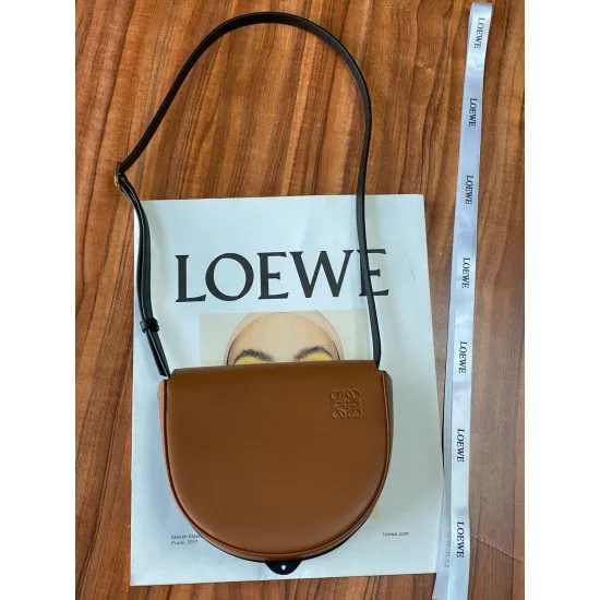 Calfskin Bag Size: 19.5 × 8.5 × 16.5 cm